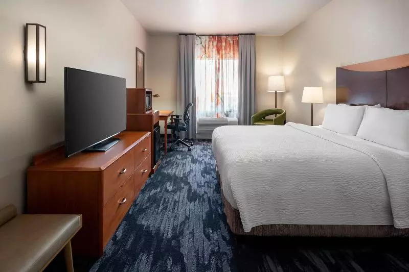 キングサイズベッドのスタンダードルーム, Fairfield Inn & Suites By Marriott Visalia Tulare