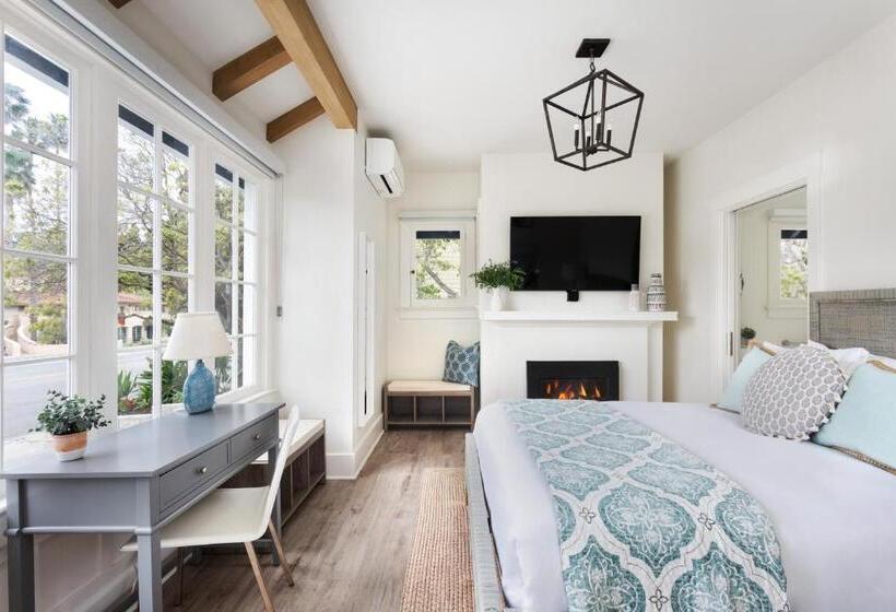 إستوديو قياسى, Hideaway Santa Barbara, A Kirkwood Collection