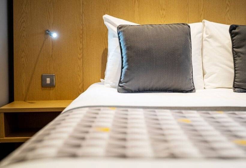 Номер Стандарт Адаптированный для Инвалидов, Holiday Inn London Luton Airport, An Ihg