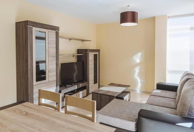 Апартаменты 3 Спальни, Hostal Casasnovas