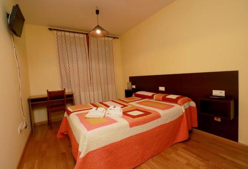 شقة 3 غرف, Hostal Casasnovas