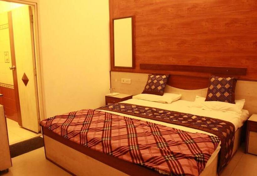 Номер Deluxe, Royal Inn