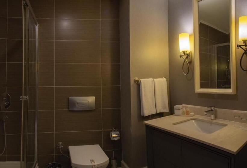 اتاق سوپریور, Taksim Square