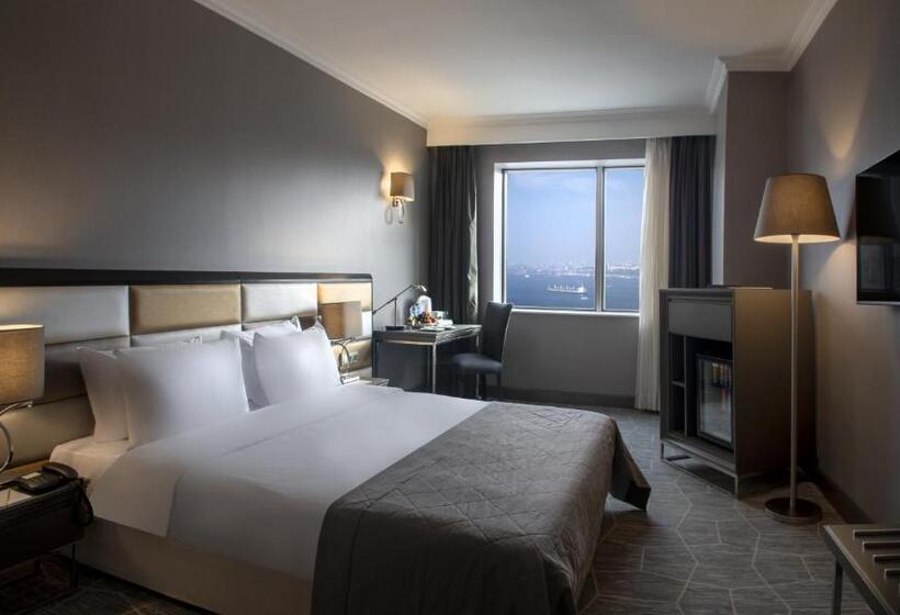 اتاق سوپریور با چشمانداز, Taksim Square