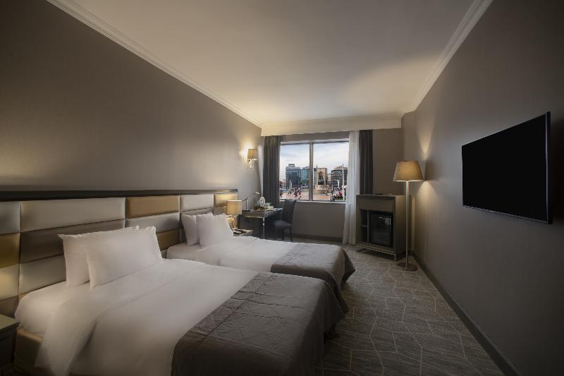 اتاق سوپریور با چشمانداز شهر, Taksim Square