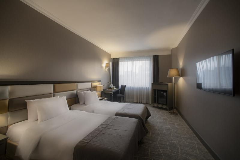 اتاق سوپریور, Taksim Square