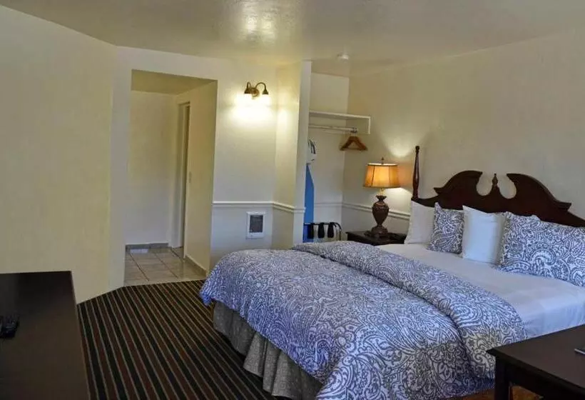 キングサイズベッドのスタンダードルーム, Monterey Pines Inn