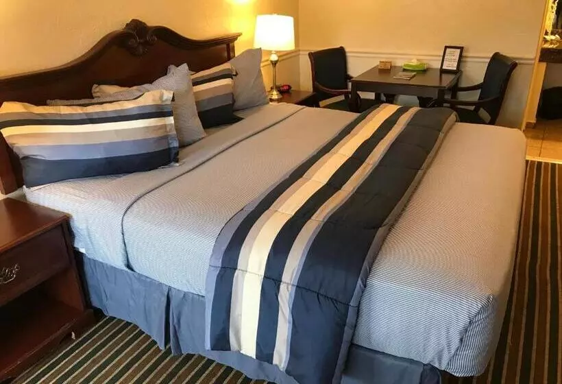 キングサイズベッドのスタンダードルーム, Monterey Pines Inn