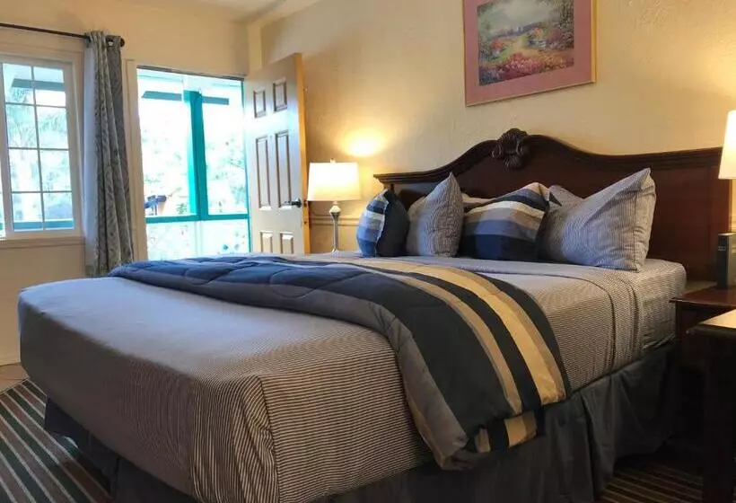 キングサイズベッドのスタンダードルーム, Monterey Pines Inn