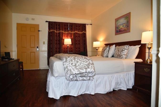 Стандартный Номер Кровать Кинг, Monterey Pines Inn