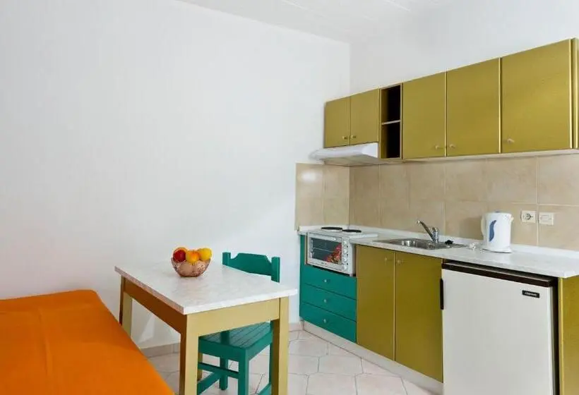 Standard-studio Allasnäkymä, Trianta Hotel Apartments