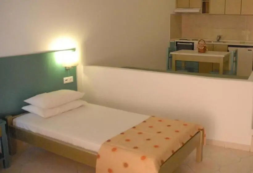 Standard-studio Allasnäkymä, Trianta Hotel Apartments