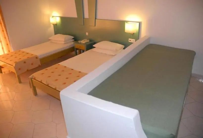 Standard-studio Allasnäkymä, Trianta Hotel Apartments