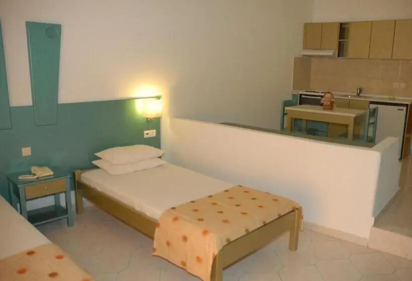 Standard-studio Allasnäkymä, Trianta Hotel Apartments