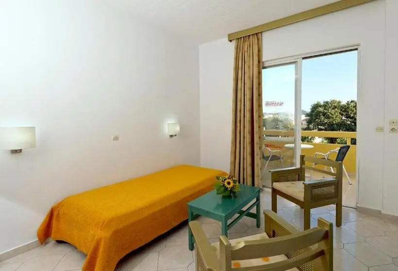 Perhehuoneisto, Trianta Hotel Apartments
