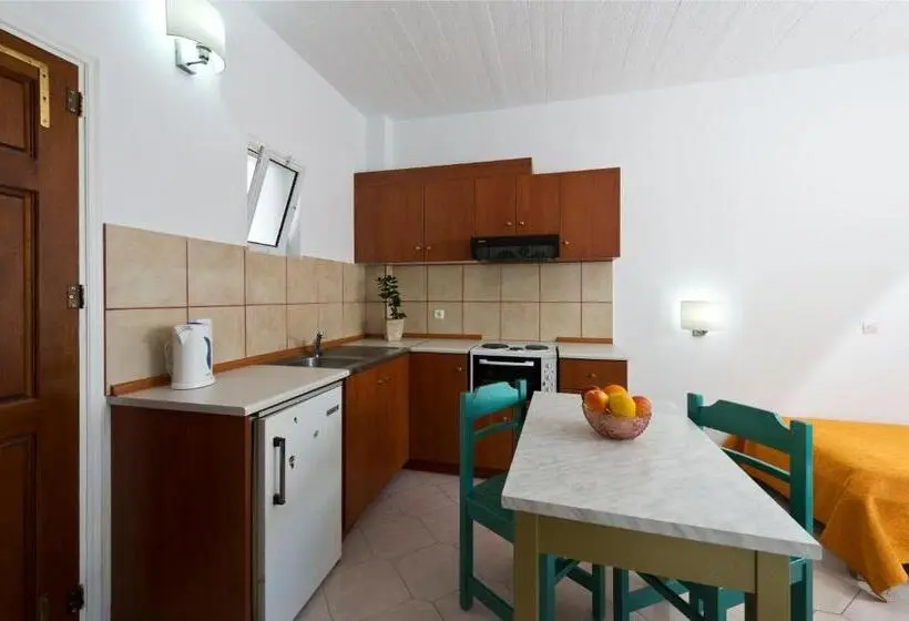 Perhehuoneisto, Trianta Hotel Apartments