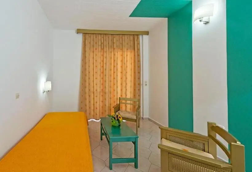 Perhehuoneisto, Trianta Hotel Apartments