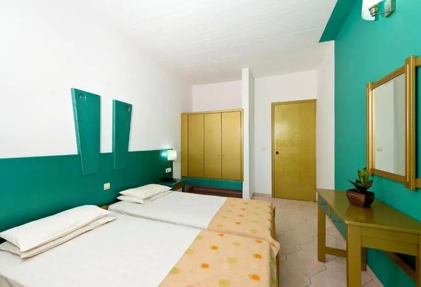 Perhehuoneisto, Trianta Hotel Apartments