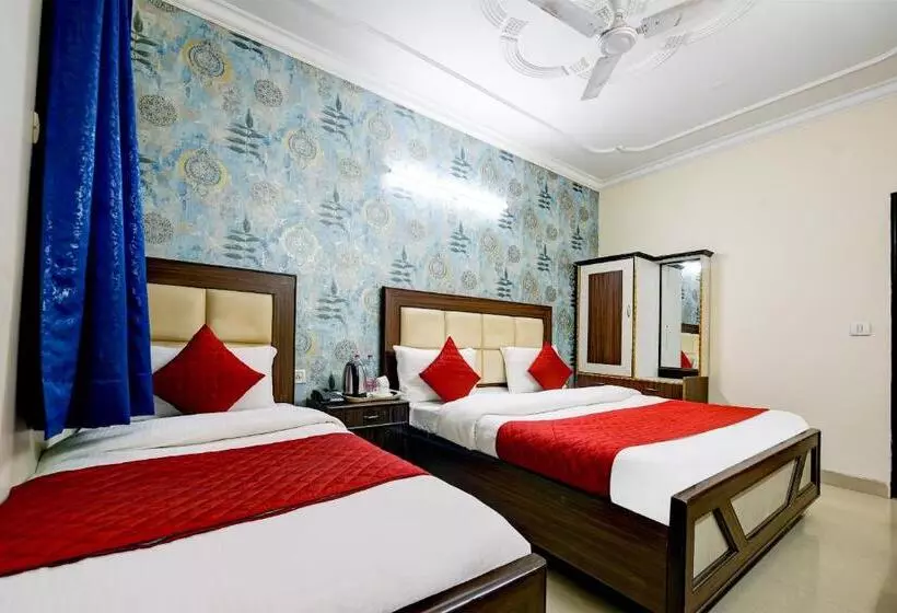 Superior Kolmen Hengen Huone, Mayank Residency