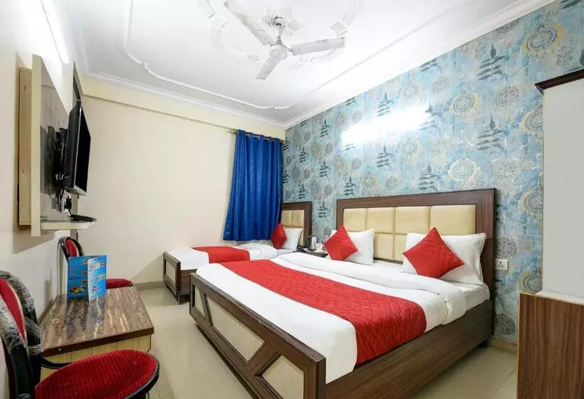 Superior Kolmen Hengen Huone, Mayank Residency