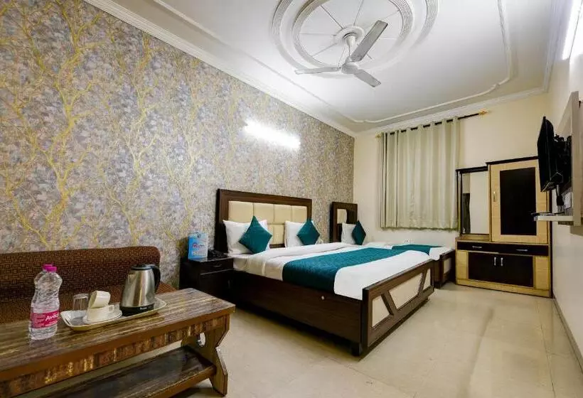 Superior Kolmen Hengen Huone, Mayank Residency