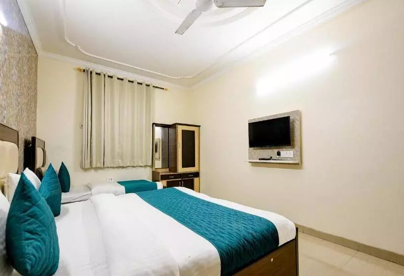 Superior Kolmen Hengen Huone, Mayank Residency