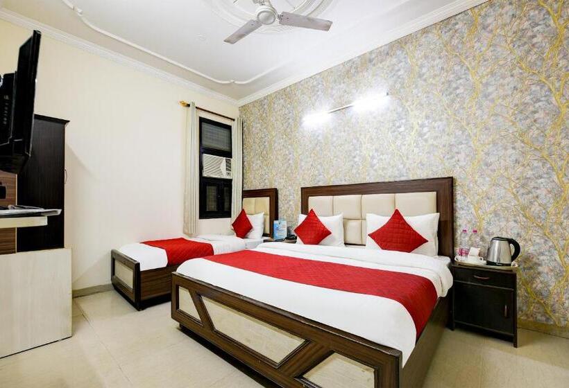 غرفة سوبيريور ثلاثية, Mayank Residency