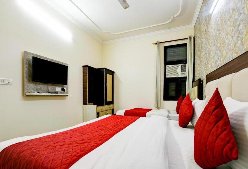 高级三人间, Mayank Residency