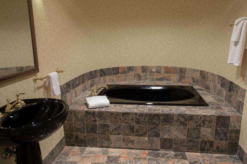 Люкс Кровать Кинг, President Abraham Lincoln Springfield   Doubletree By Hilton