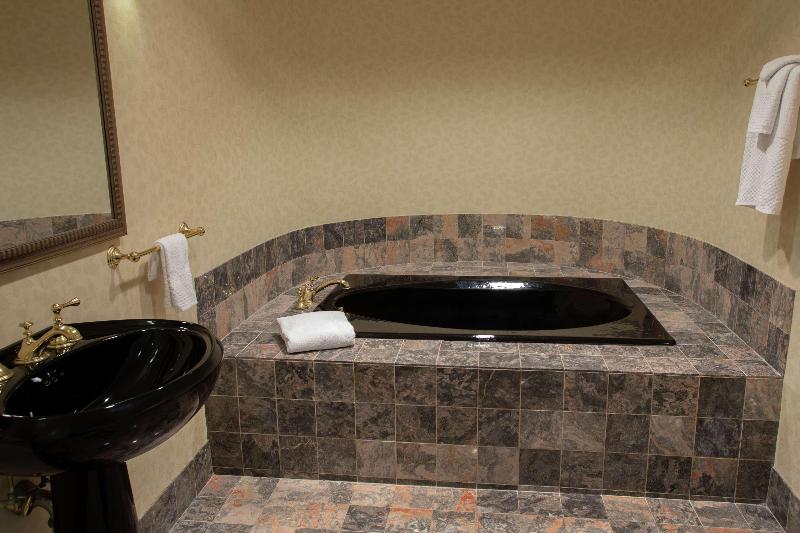 Люкс Кровать Кинг, President Abraham Lincoln Springfield   Doubletree By Hilton