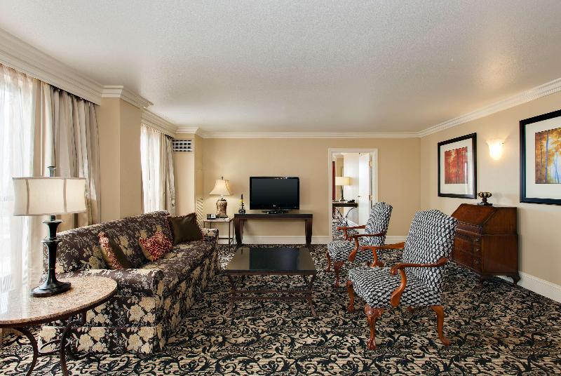キングサイズベッドのスイートルーム, President Abraham Lincoln Springfield   Doubletree By Hilton