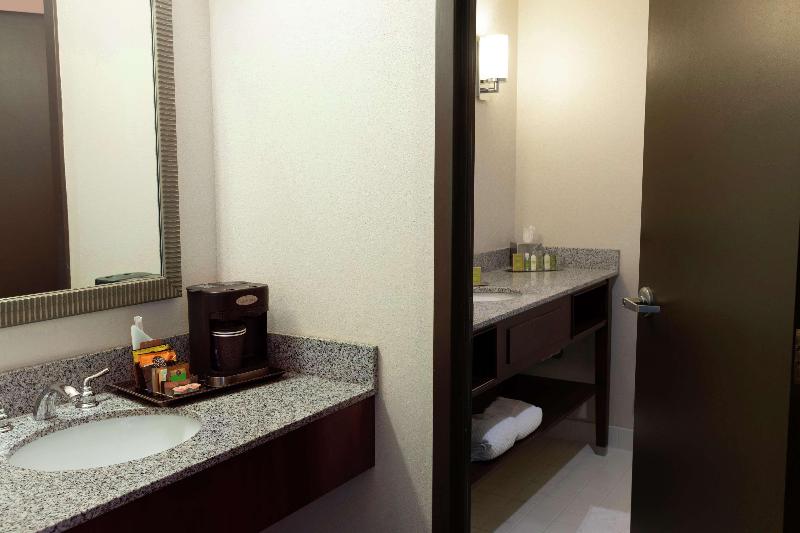 Standard Szoba King Size Bed, President Abraham Lincoln Springfield   Doubletree By Hilton