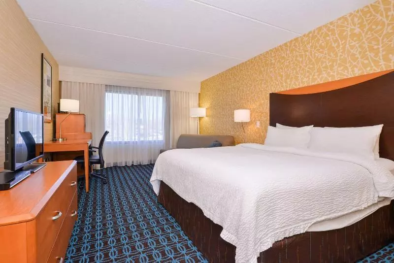 キングサイズベッドのスタンダードルーム, Fairfield Inn Rochester Airport