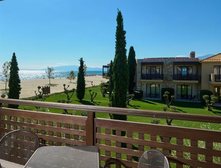 غرفة قياسية إطلالة جانبية علي البحر, Mediterranean Village Hotel & Spa