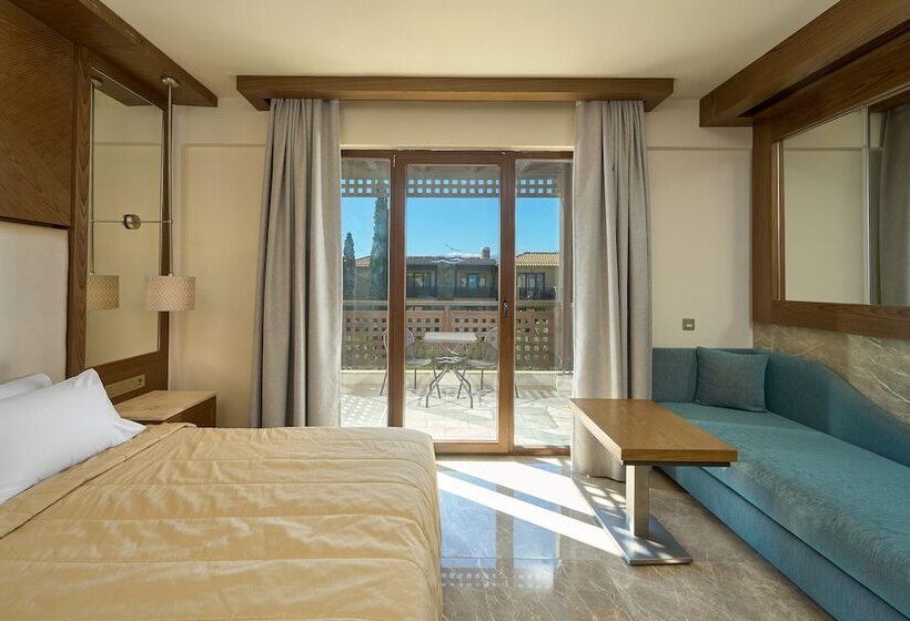 غرفة قياسية إطلالة جانبية علي البحر, Mediterranean Village Hotel & Spa