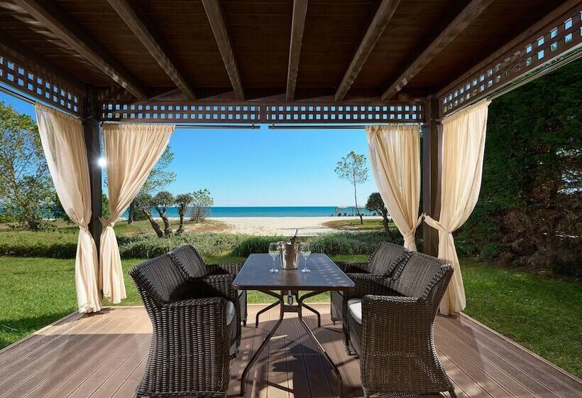 جناح, Mediterranean Village Hotel & Spa