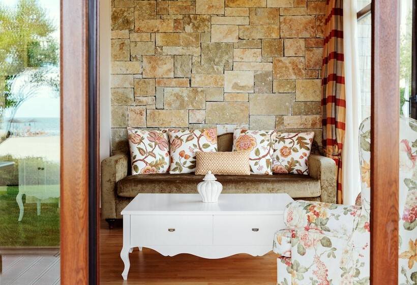 جناح, Mediterranean Village Hotel & Spa