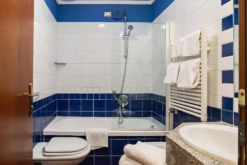 身障者適用キングサイズベッドルーム, Quality Inn & Suites Schoharie Near Howe Caverns