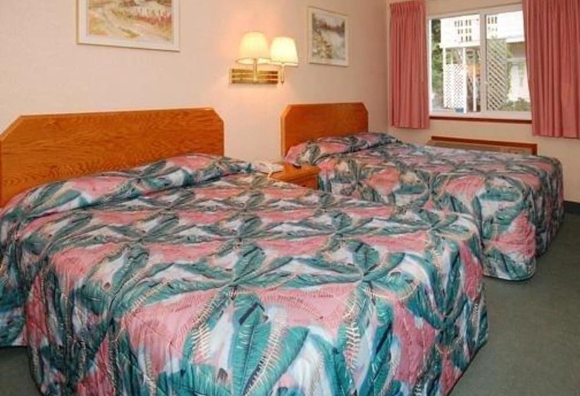 带2个双人床的标准工作室, Rodeway Inn