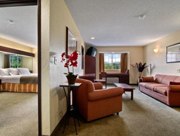 디럭스 스위트, Microtel Inn And Suites Gassaway