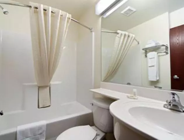 キングサイズベッドのスイートルーム, Microtel Inn And Suites Gassaway