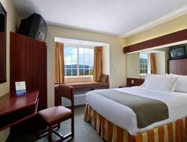 キングサイズベッドのスイートルーム, Microtel Inn And Suites Gassaway