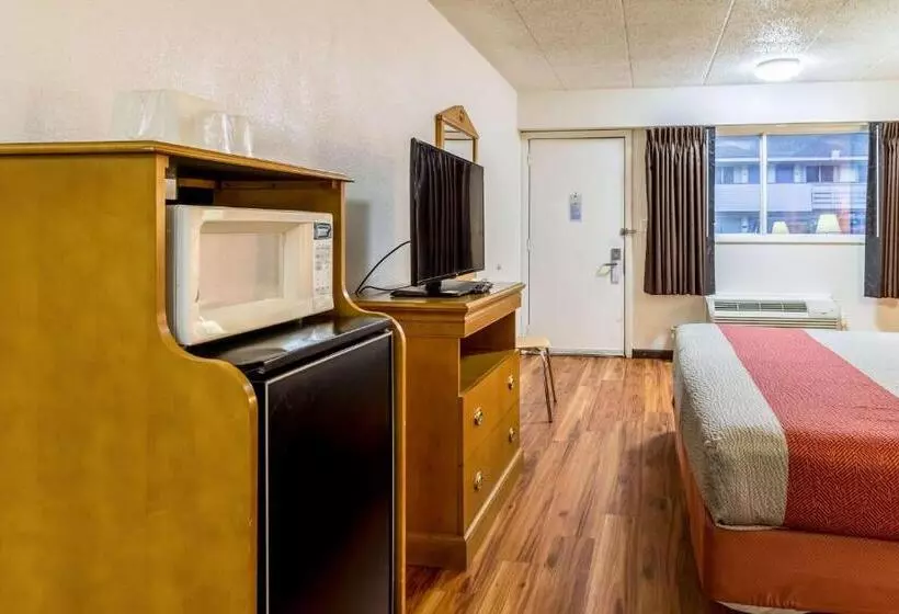 キングサイズベッドのスタンダードルーム, Motel 6grove City, Oh