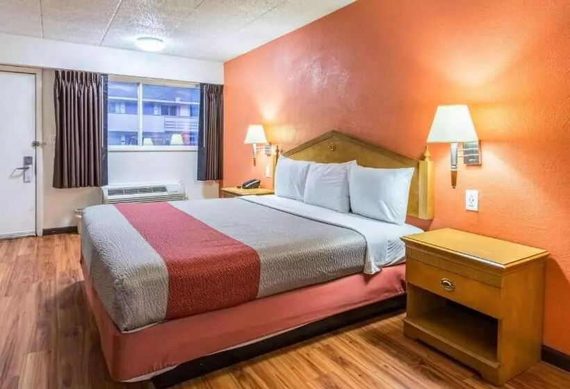 キングサイズベッドのスタンダードルーム, Motel 6grove City, Oh