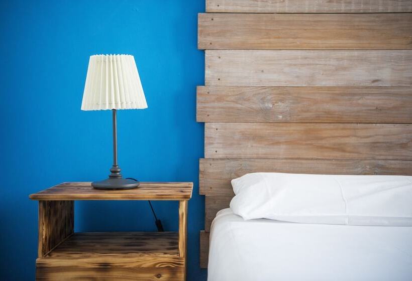 اتاق استاندارد با سرویس بهداشتی مشترک, Safestay Madrid Central