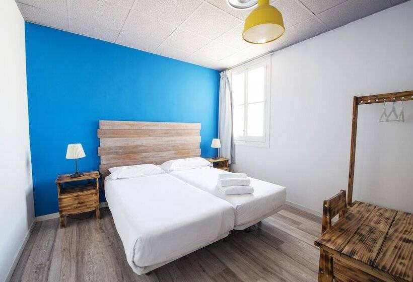 اتاق استاندارد با سرویس بهداشتی مشترک, Safestay Madrid Central