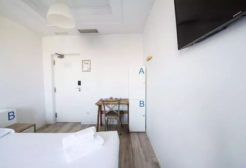 اتاق استاندارد با سرویس بهداشتی مشترک, Safestay Madrid Central