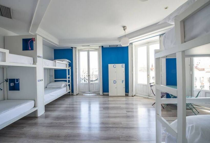 اتاق استاندارد با سرویس بهداشتی مشترک, Safestay Madrid Central