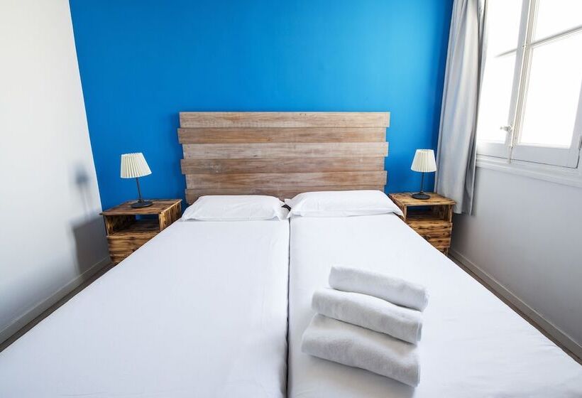 اتاق استاندارد با سرویس بهداشتی مشترک, Safestay Madrid Central