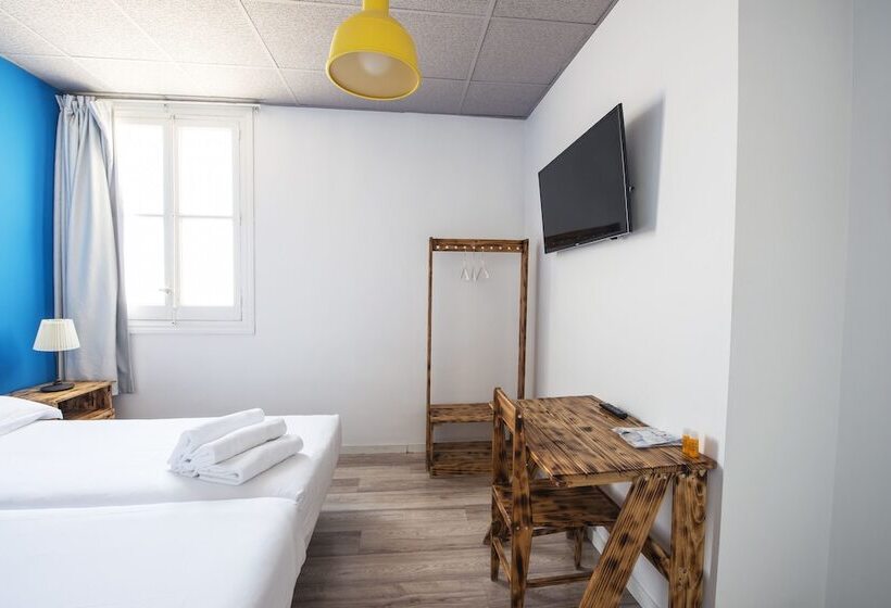 اتاق استاندارد با سرویس بهداشتی مشترک, Safestay Madrid Central